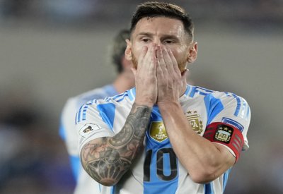 ميسي يكشف عن مرشحه للفوز بالكرة الذهبية لهذا العام