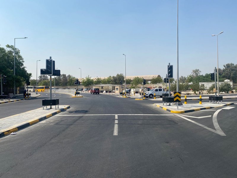 "الأشغال": تركيب إشارة ضوئية جديدة في المنطقة التعليمية بمدينة عيسى