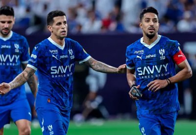 الهلال السعودي يعزز صدارته بثلاثية في الفيحاء
