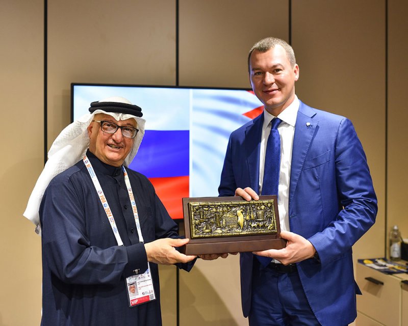 عسكر يجتمع مع وزير الرياضة الروسي على هامش المنتدى الرياضي في "أوفا"