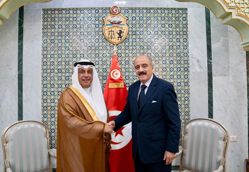وزير الشؤون الخارجية والهجرة والتونسيين بالخارج يستقبل سفير البحرين في تونس