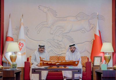 خالد بن حمد يستقبل اللجنة المنظمة العليا لدورة الألعاب المدرسية الدولية