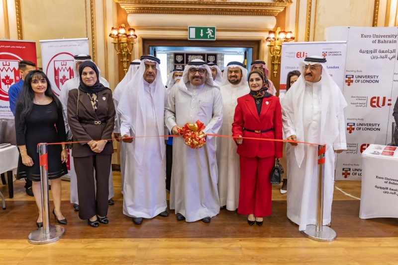 وزير التربية والتعليم يفتتح معرض الجامعات بنادي الخريجين