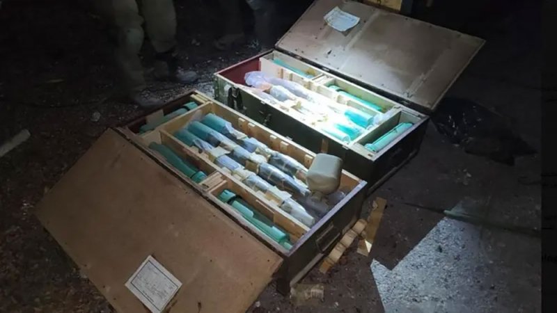 بصور وفيديو.. الجيش الإسرائيلي: عثرنا على صواريخ حزب الله