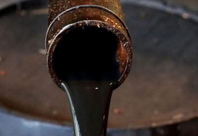 أسعار النفط تتراجع بفعل مخاوف الطلب الصيني