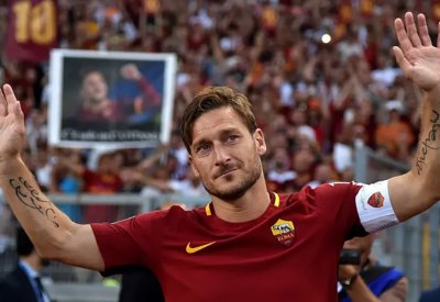 هل يخون روما؟ توتي يقترب من العودة للملاعب بعمر 48 عاماً