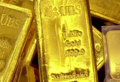 الذهب يقفز إلى ذروة قياسية مع تزايد الإقبال على الملاذ الآمن