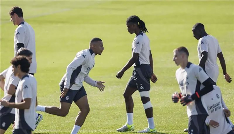 أنشيلوتي يعلن قائمة ريال مدريد لمواجهة دورتموند