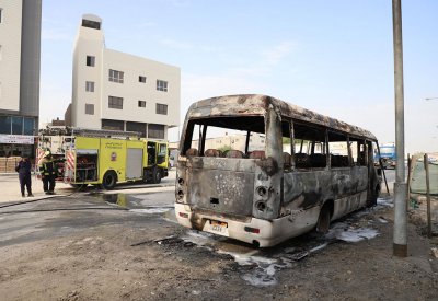 إخماد حريق اندلع بحافلة في منطقة العكر الغربي