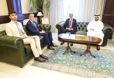 وزير الأشغال يستقبل السفير الفرنسي لدى مملكة البحرين