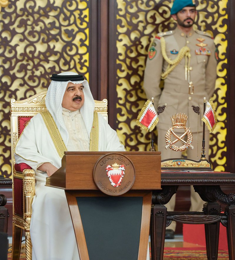 جلالة الملك المعظم يستقبل كبار أفراد العائلة المالكة الكريمة وكبار المسؤولين ويشيد بالنتائج المتميزة لبرنامج العقوبات البديلة