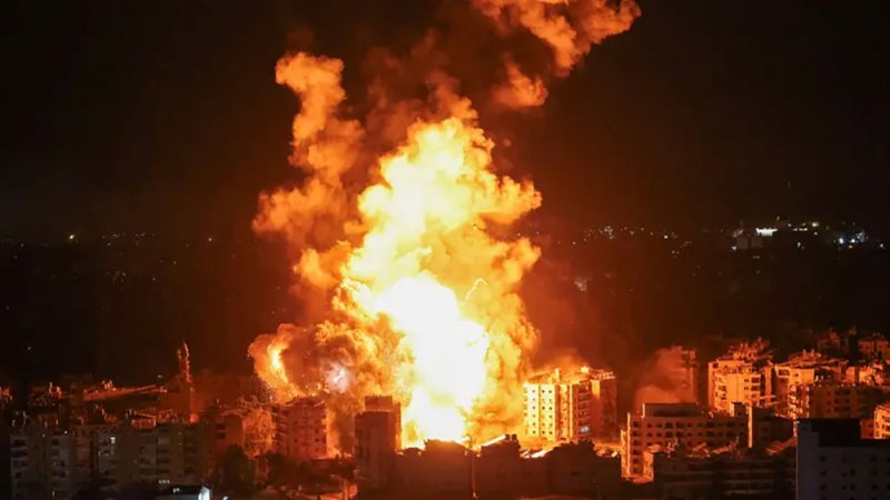 نيران تفجرت كالبراكين.. ضاحية بيروت الجنوبية تنفث الدخان