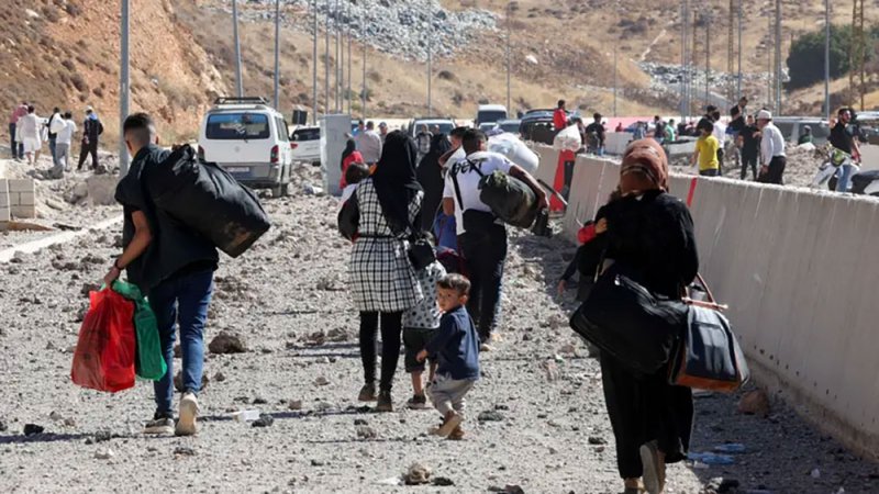 إسرائيل تعيق فرار النازحين من لبنان لسوريا.. تحذير أممي