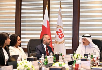 وزير العمل يزور شركة بابكو للتكرير ويشيد بتجربتها الرائدة في استقطاب العمالة الوطنية