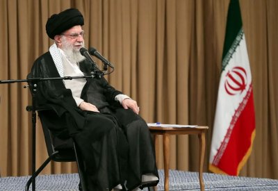 خامنئي: لا ينبغي "التضخيم ولا التقليل من" الضربة الإسرائيلية