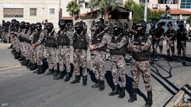 الأردن.. ضبط خلية "إقليمية" لتهريب السلاح والمخدرات