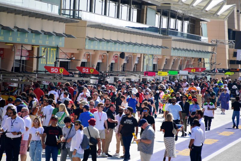 جماهير سباق البحرين للتحمل مدعوين لتواقيع السائقين وجولة ممرات الصيانة