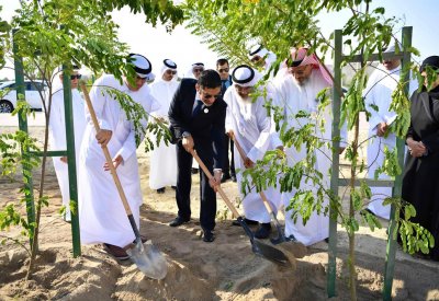 وزير شؤون البلديات والزراعة يشارك في فعاليات أسبوع الشجرة في ممشى مدينة زايد