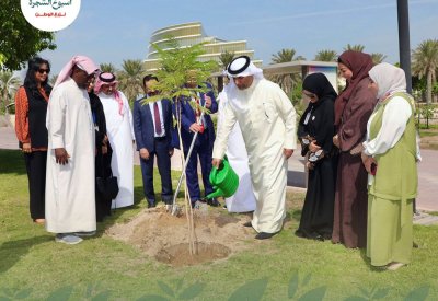  وزير النفط والبيئة يشارك في فعاليات أسبوع الشجرة في منتزه ومحمية دوحة عراد