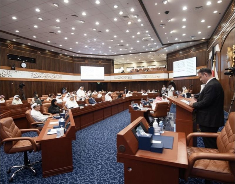 ماجستير وخبرة لا تقل عن 10 سنوات لتولي الأجانب الوظائف العامة بتوقيع النواب