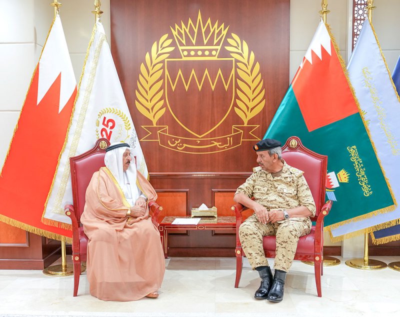 القائد العام لقوة دفاع البحرين يستقبل نائب رئيس مجلس إدارة مجموعة يوسف بن أحمد كانو