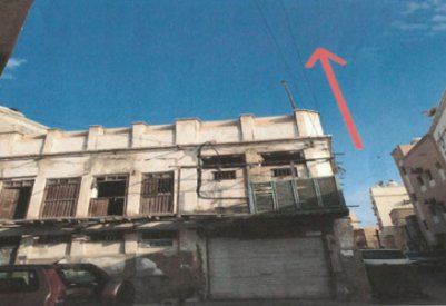 الأسلاك الخارجية تهدد سلامة أهالي فرجان المحرق القديمة