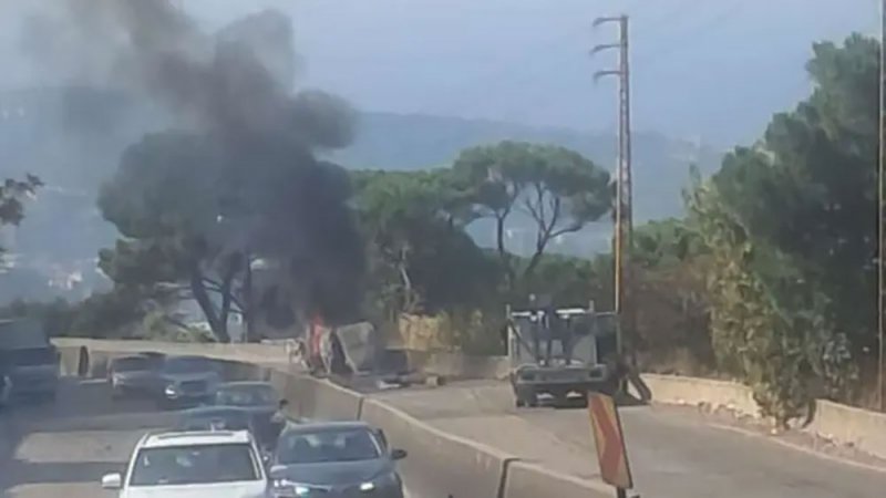 مسيرة تستهدف سيارة في جبل لبنان.. ومصدر أمني "فيها ذخائر"