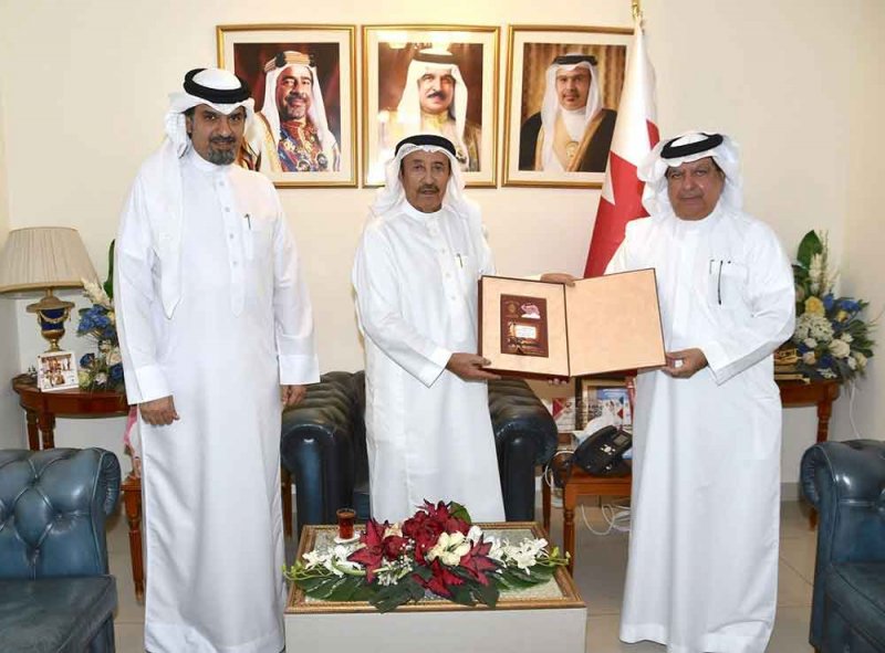 بن هندي يتسلم “جمال الكلمة جمال”
