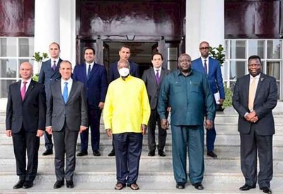 وزير الخارجية المصري يبحث مع رئيس أوغندا القضايا الإقليمية والدولية ذات الاهتمام المشترك
