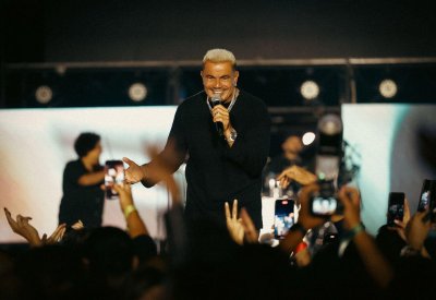 عمرو دياب وسط جمهور مهرجان الجونة السينمائي