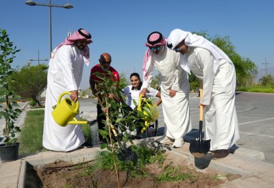 رئيس "البارالمبية" يشارك في "أسبوع الشجرة" دعماً لتحقيق الحياد الكربوني