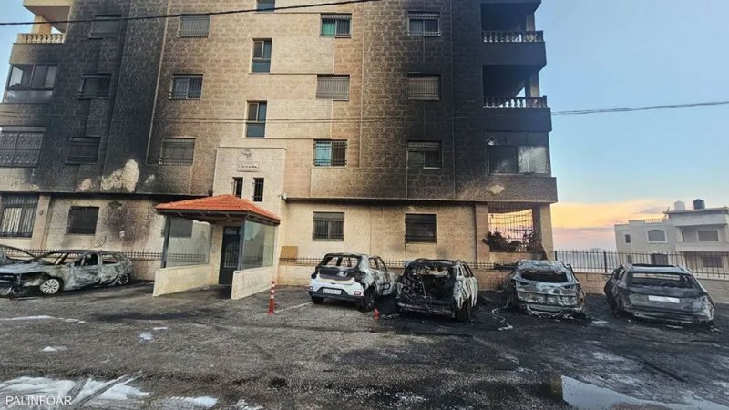 بالفيديو: مستوطنون إسرائيليون يحرقون 20 سيارة في البيرة