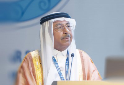 منح الشاعر البحريني علي عبدالله خليفة جائزة كولابيسي Colapesce الإيطالية العالمية
