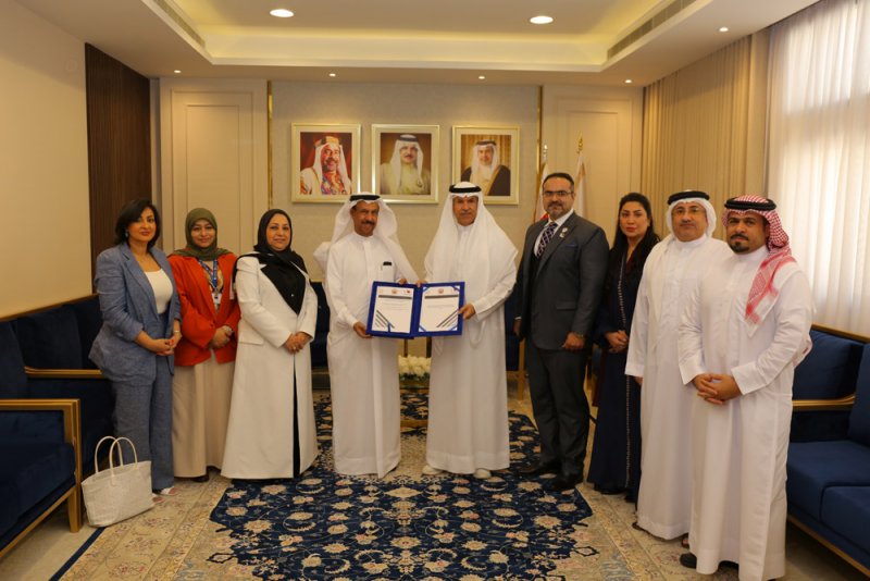وكيل "الداخلية" يتسلم دراستين علميتين حول أثر برنامج "معاً" على الطلبة في المدارس