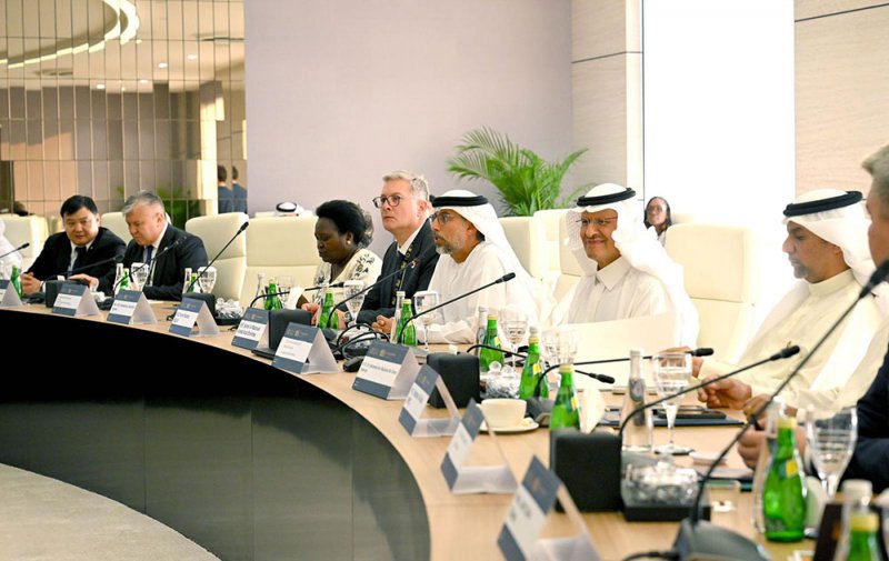 وزير النفط والبيئة يشارك باجتماعات الطاولة المستديرة بمعرض ومؤتمر "أديبك 2024"
