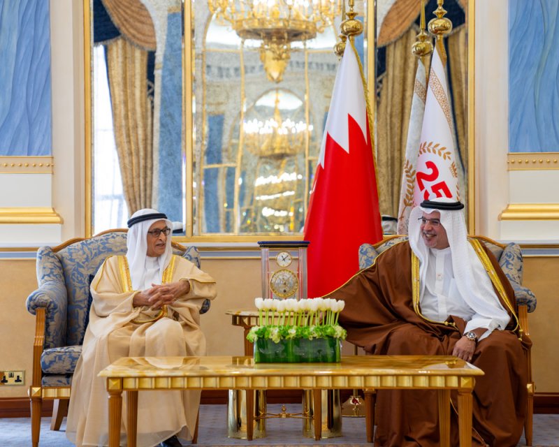 سمو ولي العهد رئيس مجلس الوزراء يشيد بالعطاء اللامحدود للأطباء البحرينيين وحرصهم الدائم على تعزيز تقدم القطاع الصحي بمملكة البحرين