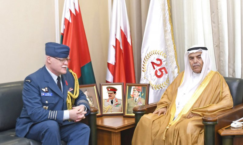 وزير شؤون الدفاع يستقبل ملحق الدفاع الكندي