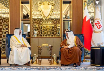 سمو ولي العهد رئيس الوزراء يلتقي محمد الكعبي ويثني على جهوده خلال فترة عمله كوزير للمواصلات والاتصالات