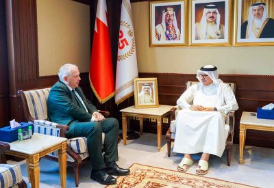  وزير الخارجية يستقبل مستشار الحكومة البريطانية
