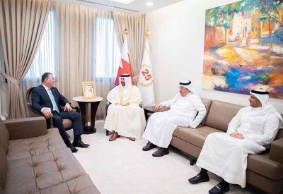 النعيمي يسلم القنصل الفخري للاتحاد السويسري الإجازة القنصلية لمباشرة مهامه في مملكة البحرين