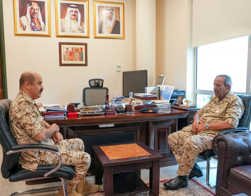 صاحب المعالي القائد العام لقوة دفاع البحرين يتفقد أسلحة ووحدات قوة دفاع البحرين
