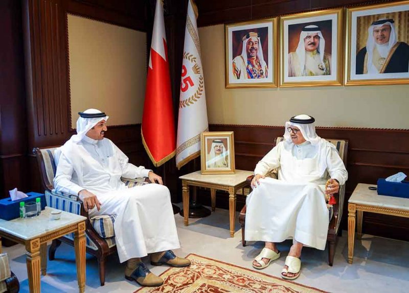 وزير الخارجية يستقبل الدكتور الشيخ عبدالله بن أحمد آل خليفة بمناسبة تعيينه وزيرًا للمواصلات والاتصالات