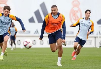 ريال مدريد يستعين بلاعب "متحول" لحل أزمة أنشيلوتي