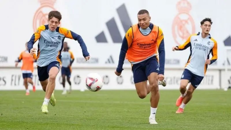 ريال مدريد يستعين بلاعب "متحول" لحل أزمة أنشيلوتي