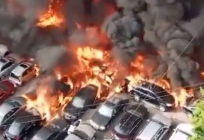 بالفيديو: حريق هائل وتضرر عشرات السيارات في بيروت