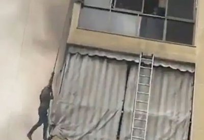 بالفيديو: فر من حريق فسقط هاوياً من أعلى المبنى.. مشهد مرعب من بيروت