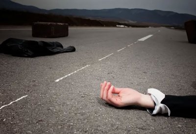 رمى زوجته الحامل من الرابع ونزل لحرق جثتها بالشارع.. وهذه التفاصيل