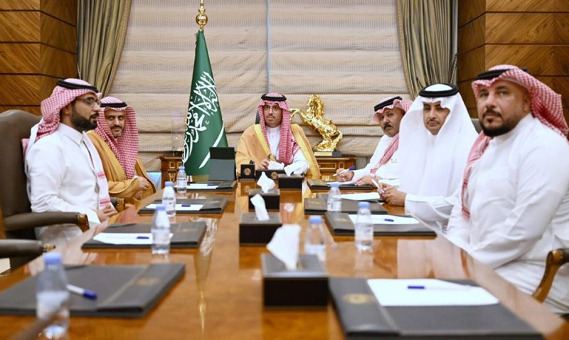 محافظ جدة يطّلع على استعدادات إطلاق مهرجان البحر الأحمر السينمائي الدولي