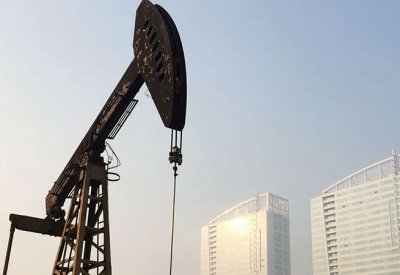 النفط يستقر بعد هبوط قوي بسبب خطة التحفيز الصينية