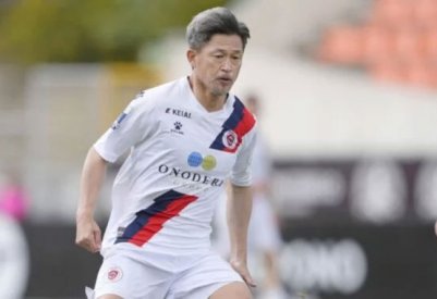 الياباني كازويوشي ميورا يواصل مشواره في ملاعب كرة القدم ببلوغه 58 عاما